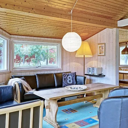 6 Person In Aakirkeby-by Traum
